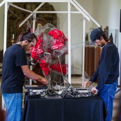 Guilherme Mota e Francisco Monteiro participam na Bienal de Cerveira com o projeto Blue Box